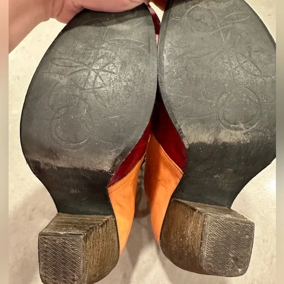 Grotesque booties - Picture 9 of 11